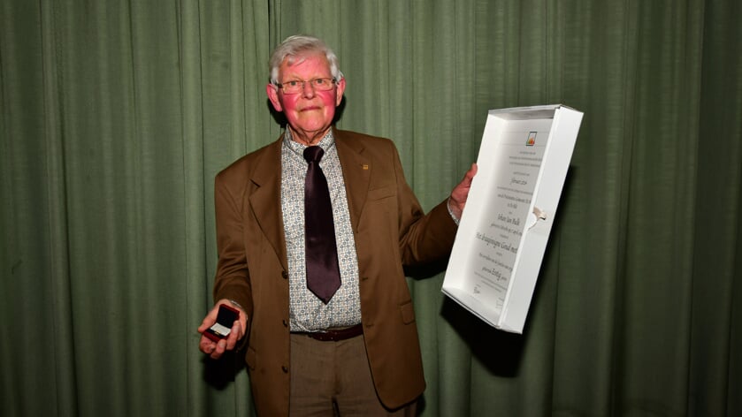 In het afgelopen weekend werd Jan Bulk het draaginsigne Goud met briljant uitgereikt voor 70 jaar organist zijn. 