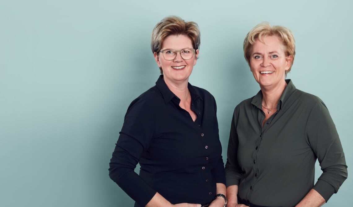 <p>Elly van der Steen (links) & Marie-José Appels (rechts) van Uitvaartzorg Van der Steen & Appels</p>