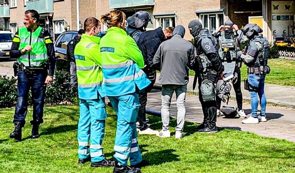 <p>Het arrestatieteam maakt zich klaar.</p>