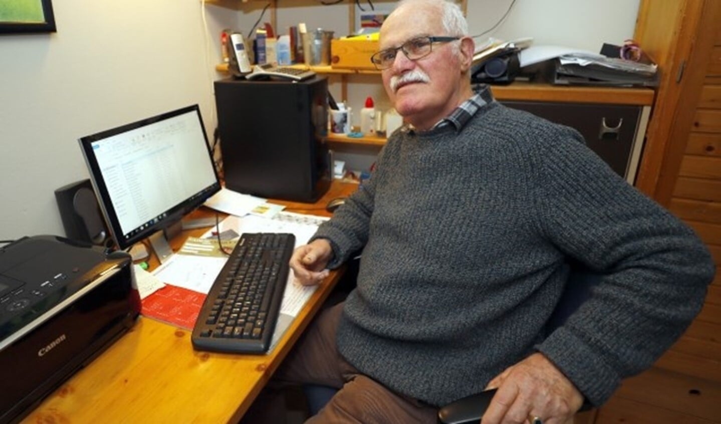 Poul de Gier, alias Betweter, stopt met zijn column in het Veldhovens Weekblad. De lezers zullen hem missen. FOTO: Bert Jansen.