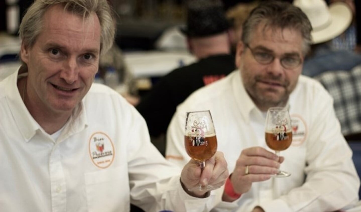 De jury proeft het Stille Nacht biertje op het internationale Kerstbierfestival in Essen. Dit bier domineert daar. In 2005, 2007, 2010, 2011, 2012, 2013 en 2014 won Stille Nacht hier. Foto: Belgian Smaak.