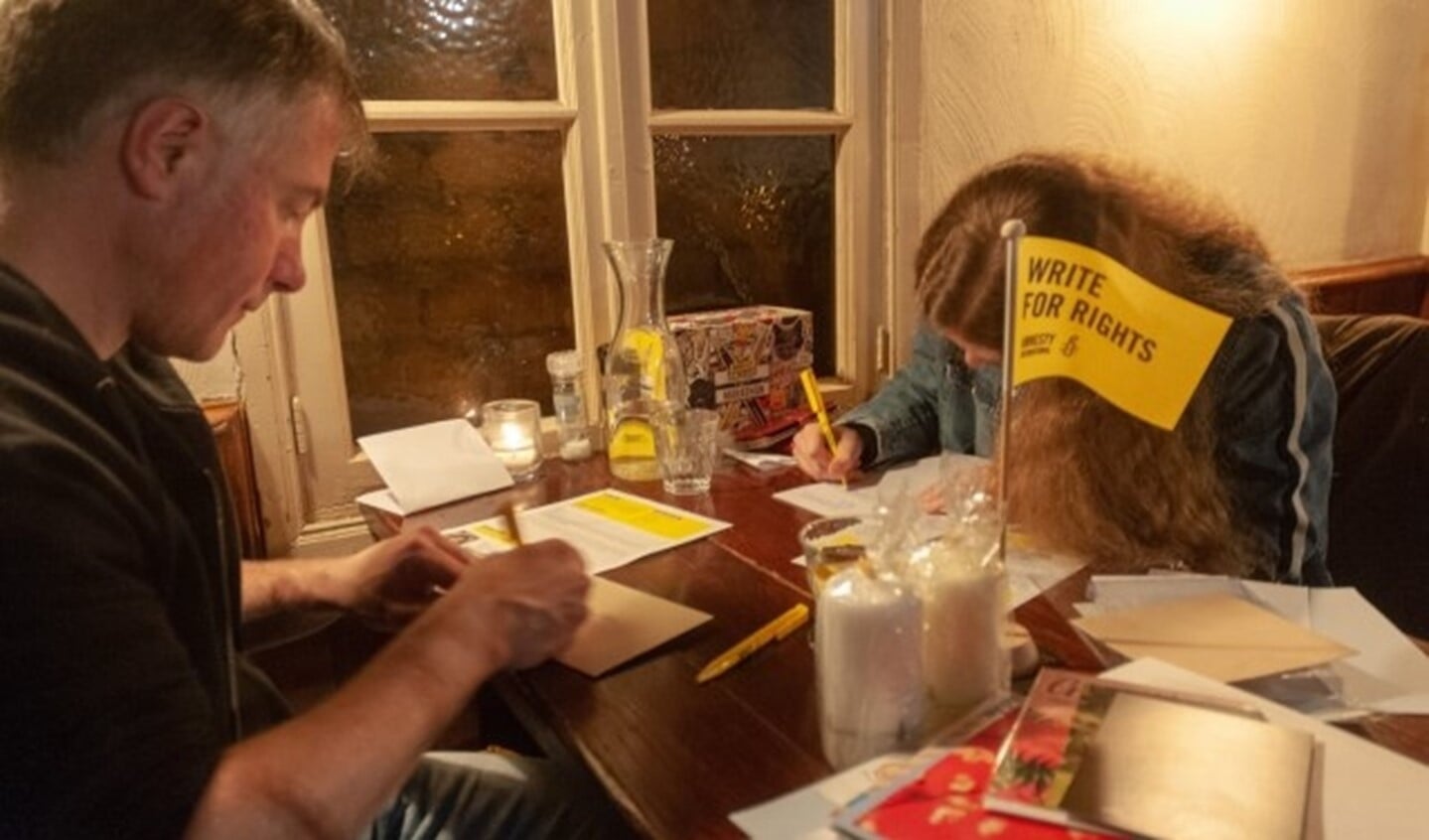 Op verschillende data worden er schrijfacties gehouden door Amnesty Eindhoven.