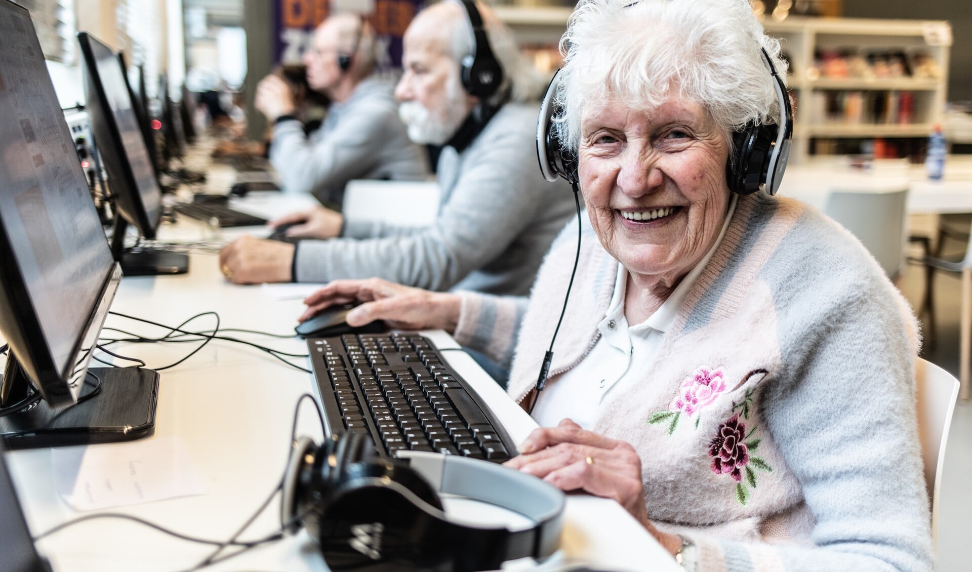 De bieb helpt gebruikers een handje op de digitale snelweg.