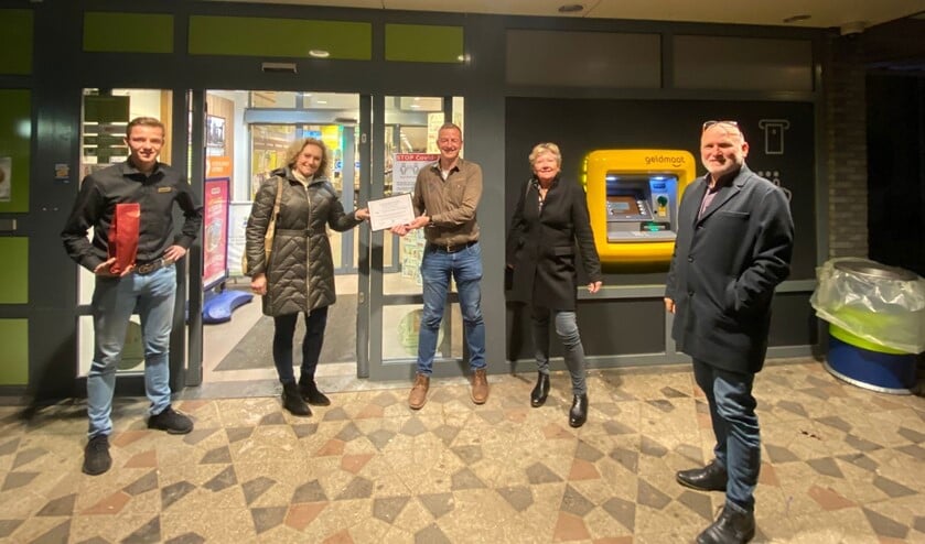 Vlnr. Wesley van Reijen, Chantal Gonzalez, André van Reijen, Monique van Zutphen en Godfried van der Linden. FOTO: VVD.