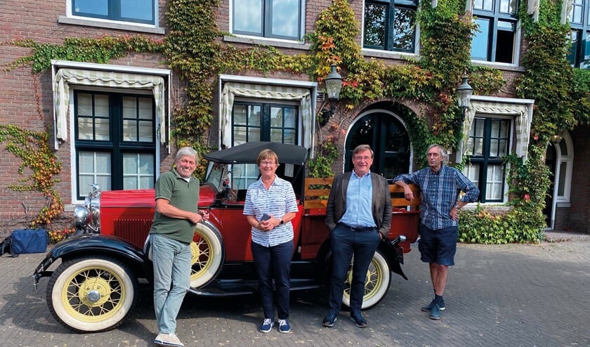 Samenstellers Piet, Monique en Lambert van der Meulen, en auteur Paul Vlemmings.