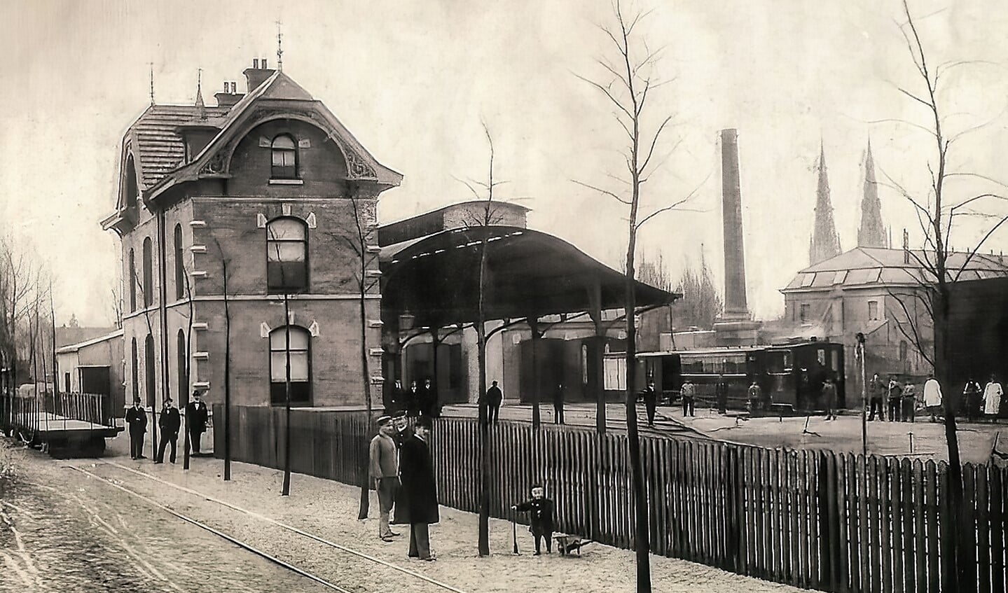 Een plaatje van de tramremise, tussen 1900 en 1920.