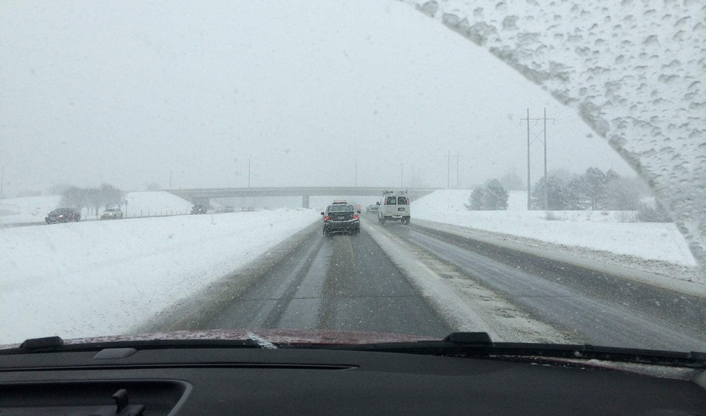 Het schrikbeeld voor veel automobilisten: sneeuw op de (snel)weg. FOTO: PixaBay.