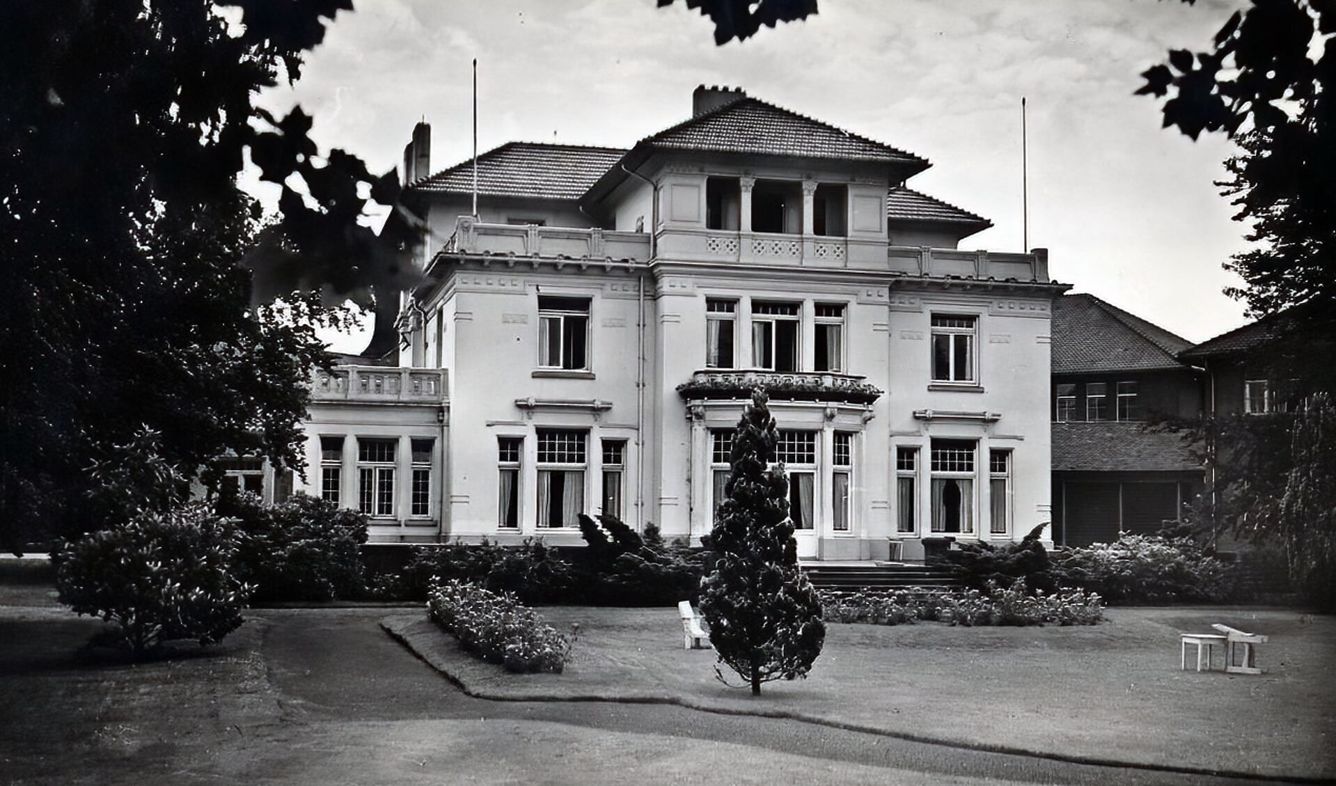 Het vroegere gebouw van het Diaconessenziekenhuis, nu Dommelhoef.