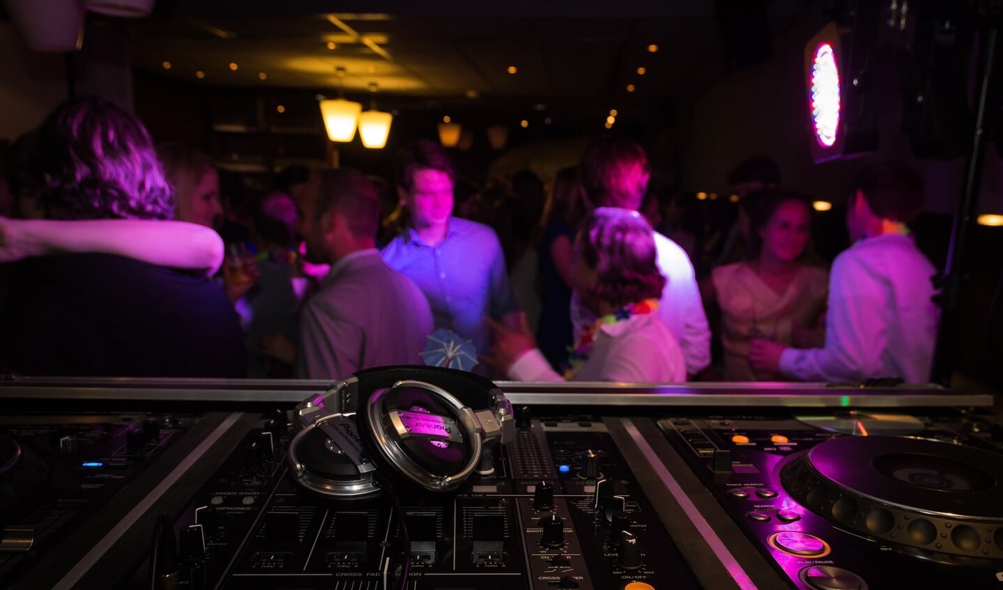Feesten en dansen tot in de late uurtjes. Het kan weer! Alhoewel... FOTO: PixaBay.