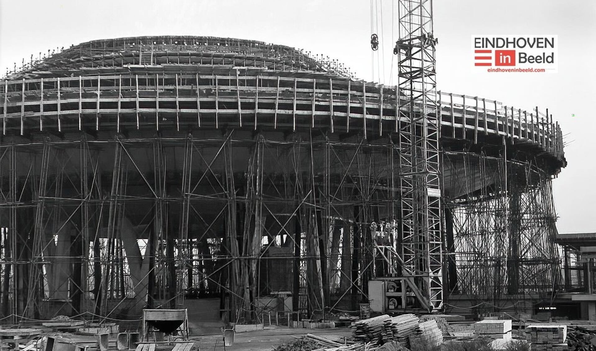 De bouw van het Evoluon in 1966.