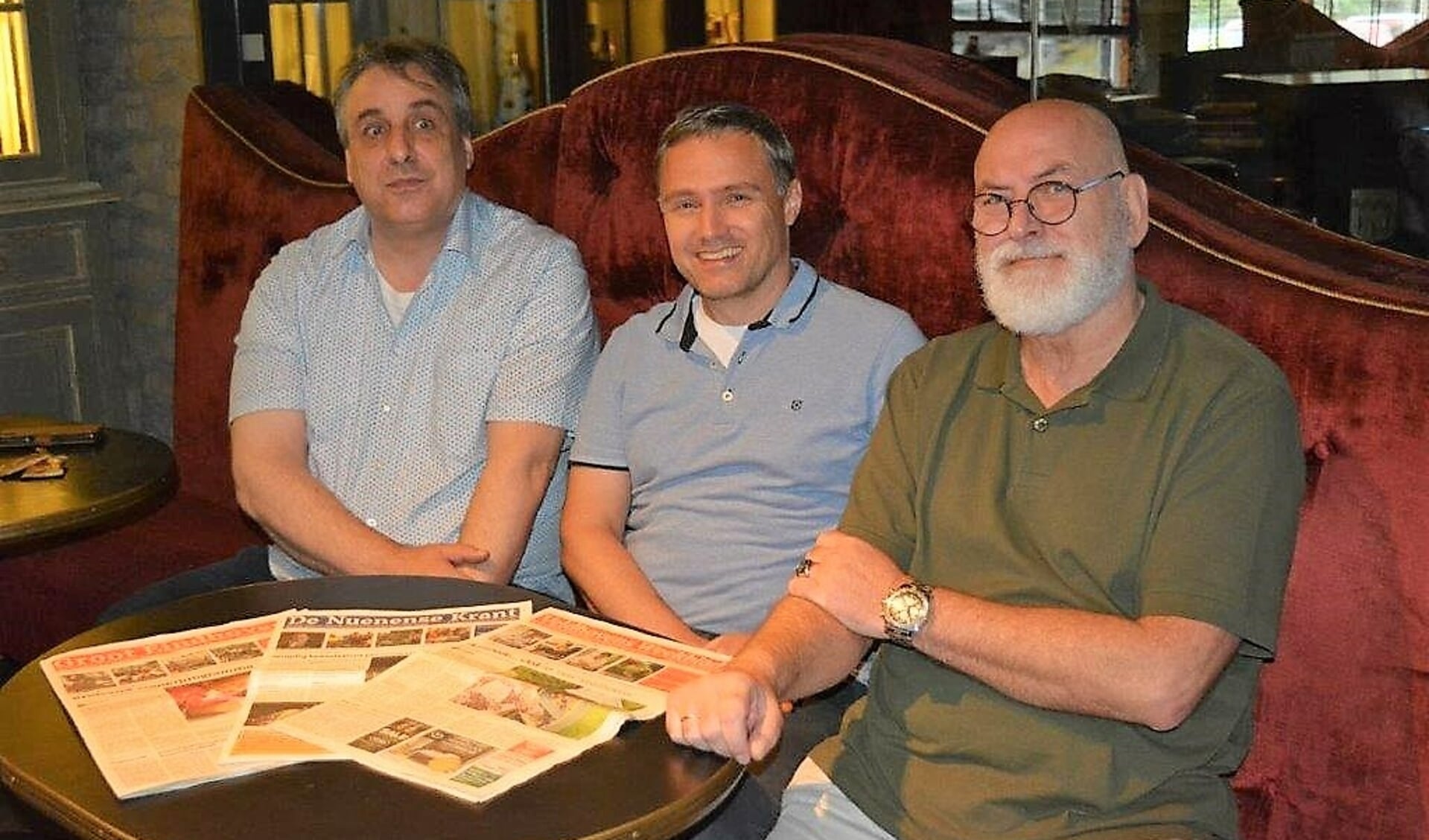 Van links naar rechts de hoofdredacteuren Rob Weekers (GE), Maikel van der Heijden (DNK) en Henk Hendrikx (VHW). FOTO: Adrie van der Heijden.