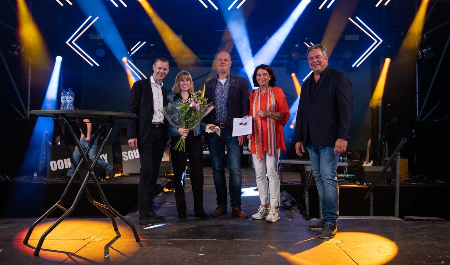 V.l.n.r:  Jeroen Rooijakkers, Elise van Agthoven, Hans Sonnemans, Dorine Prinsen en Sjoert Bossers. FOTO: L-Mount media..