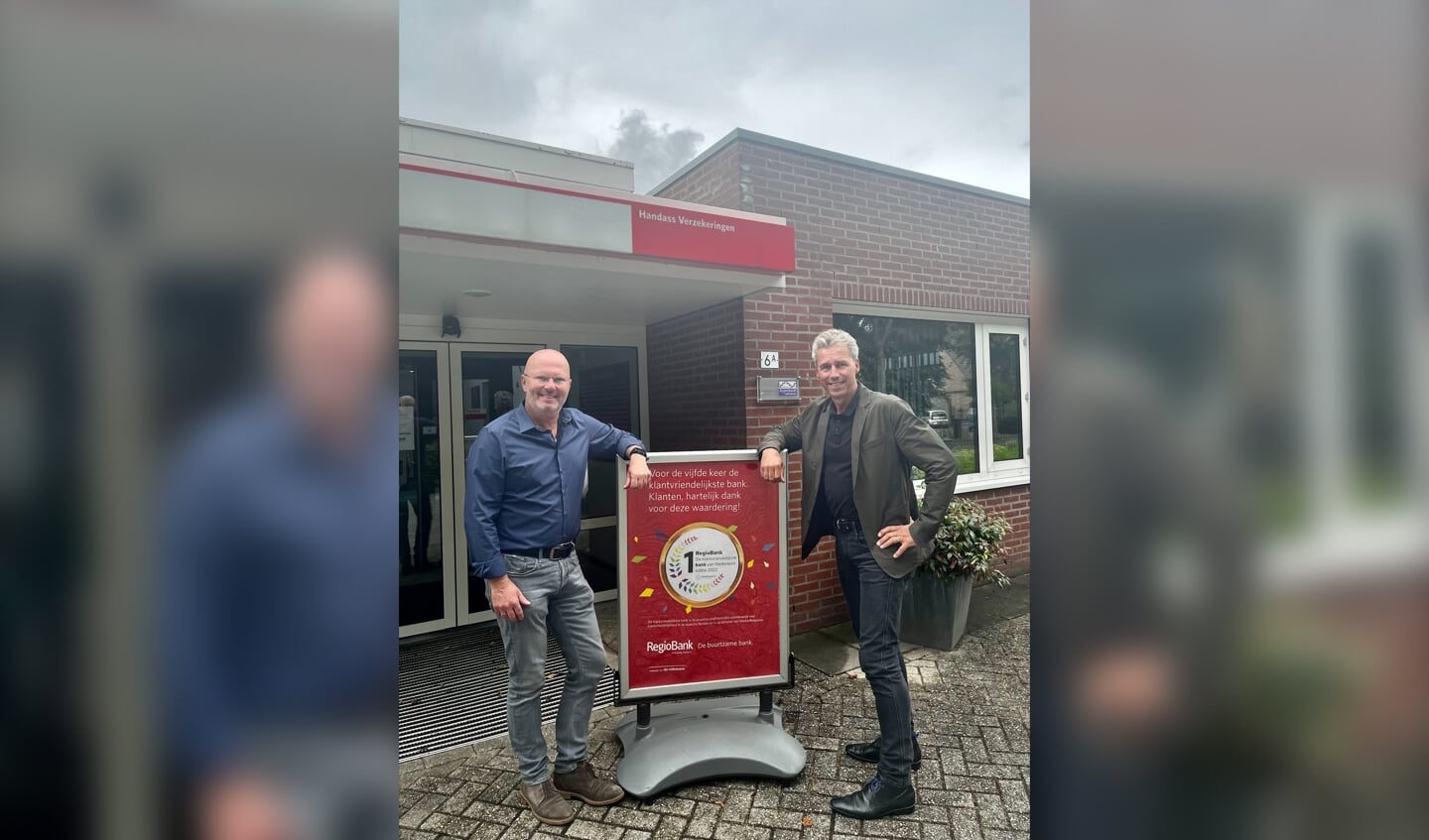De heren Pieter van der Steen (rechts) van RegioBank Handass Verzekeringen én Andreas Neumann onafhankelijk adviseur en aangesloten bij het Financieringsgilde in Veldhoven. FOTO: Handass.