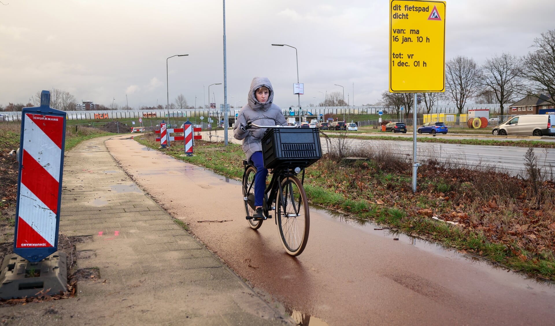 Nu kan het nog, maar volgende week kunnen fietsers geen gebruik meer maken van de Kempenbaan. FOTO: Bert Jansen.