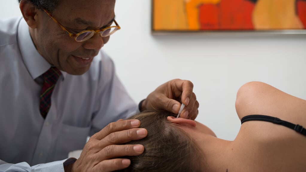 How Acupuncture Helped a Business Owner Find Relief from Chronic Headaches: A Personal Account