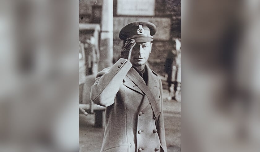 Koning George VI van het Verenigd Koninkrijk bezoekt in 1944 zijn troepen in Nuenen. Datum en locatie tot nu toe onbekend.