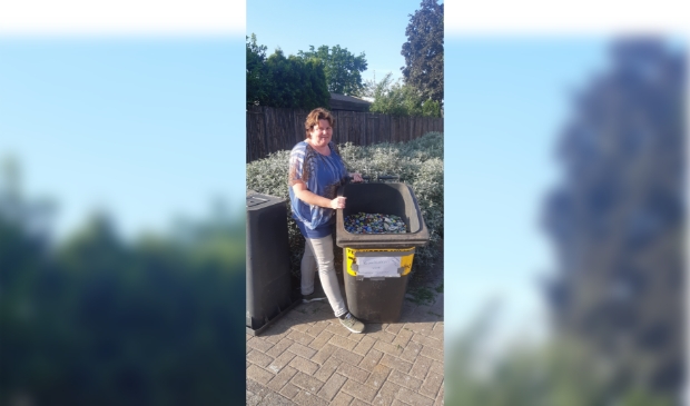 Bij Suzanne Flier kunnen onder meer kroonkurken ingeleverd worden.