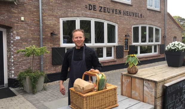 Medewerker Christiaan Heideveld bij een ophaalmoment.