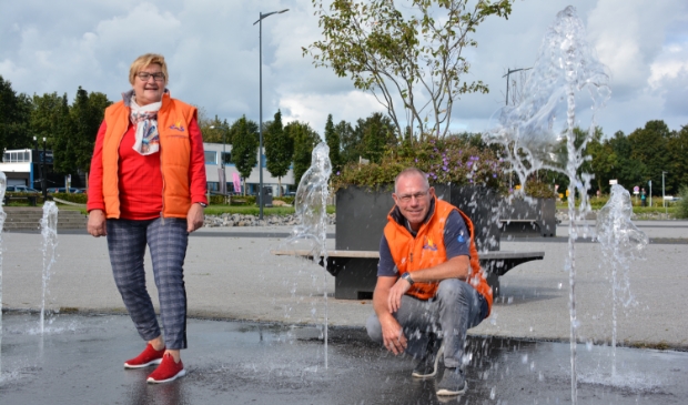 Anja en Jan Grolleman van Oranjevereniging Elburg.