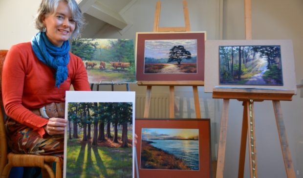 <p> Esther Visser exposeert met pastelkrijtwerken in De Schakel. </p>