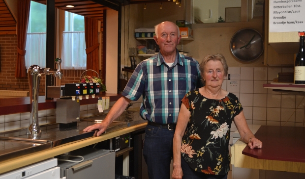 <p> Jan en Dikkie Vlieger in de keuken, die ze in 1985 hebben opgeknapt. </p>