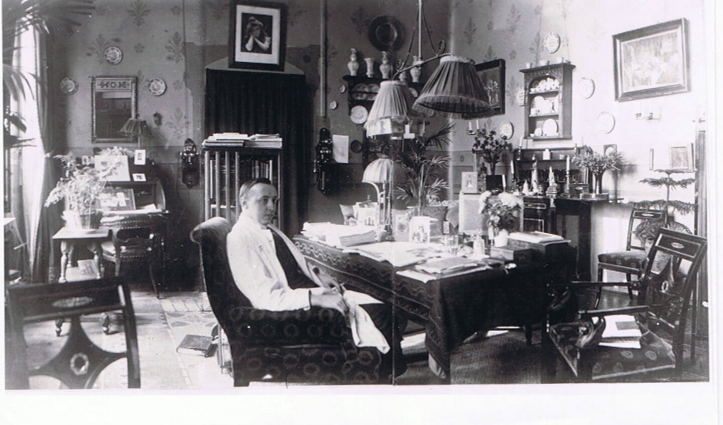  Sprreekkamer van dokter Bijnen rond 1910. 