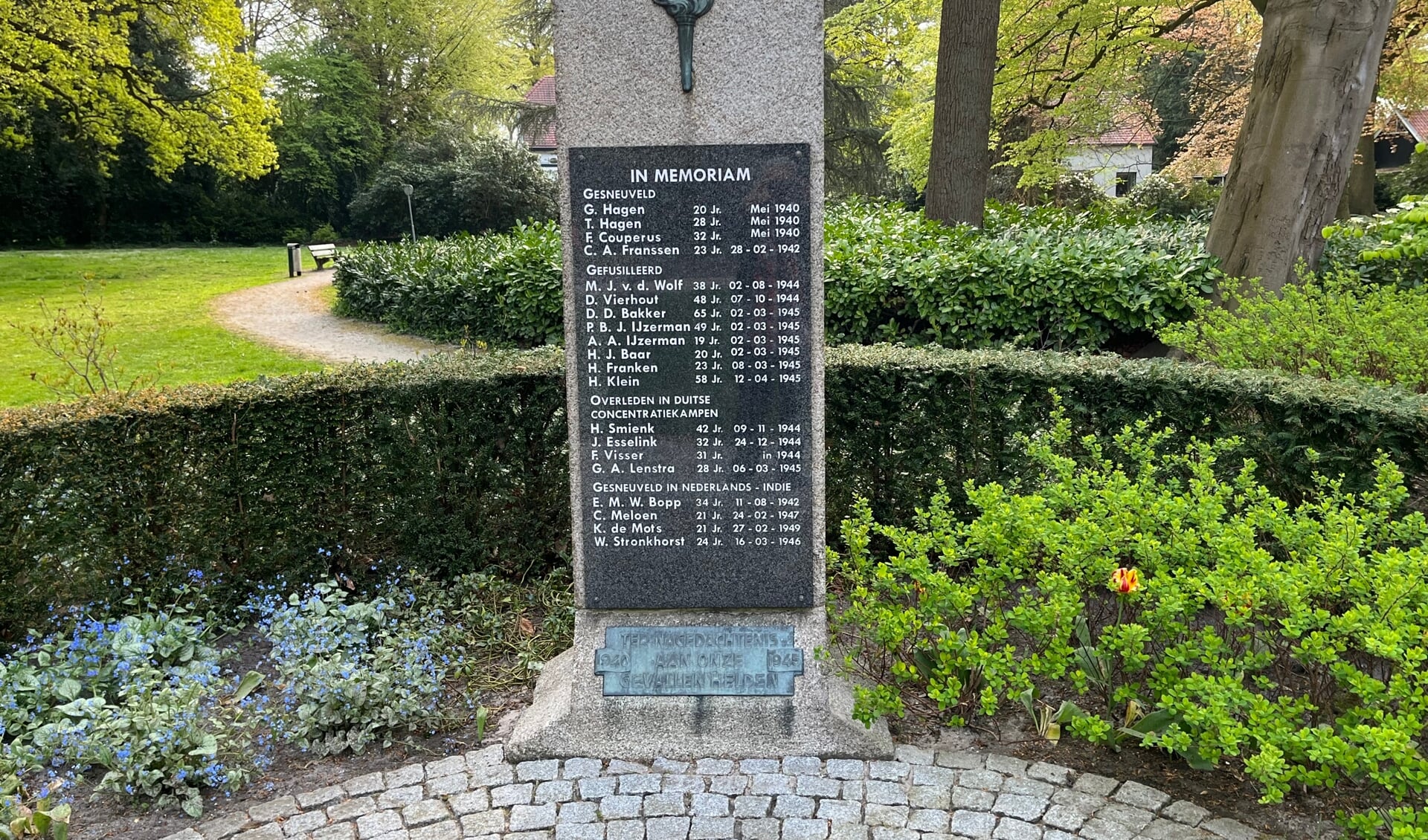  Het monument aan de Laan is het startpunt voor de stille tocht in Nunspeet. 