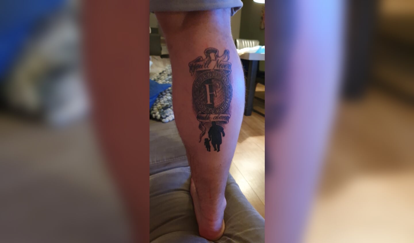  Lars heeft een tatoeage van de club op zijn been   