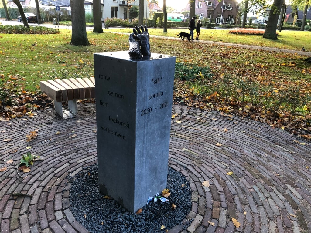  Het monument is geplaatst in het Oranjepark. 