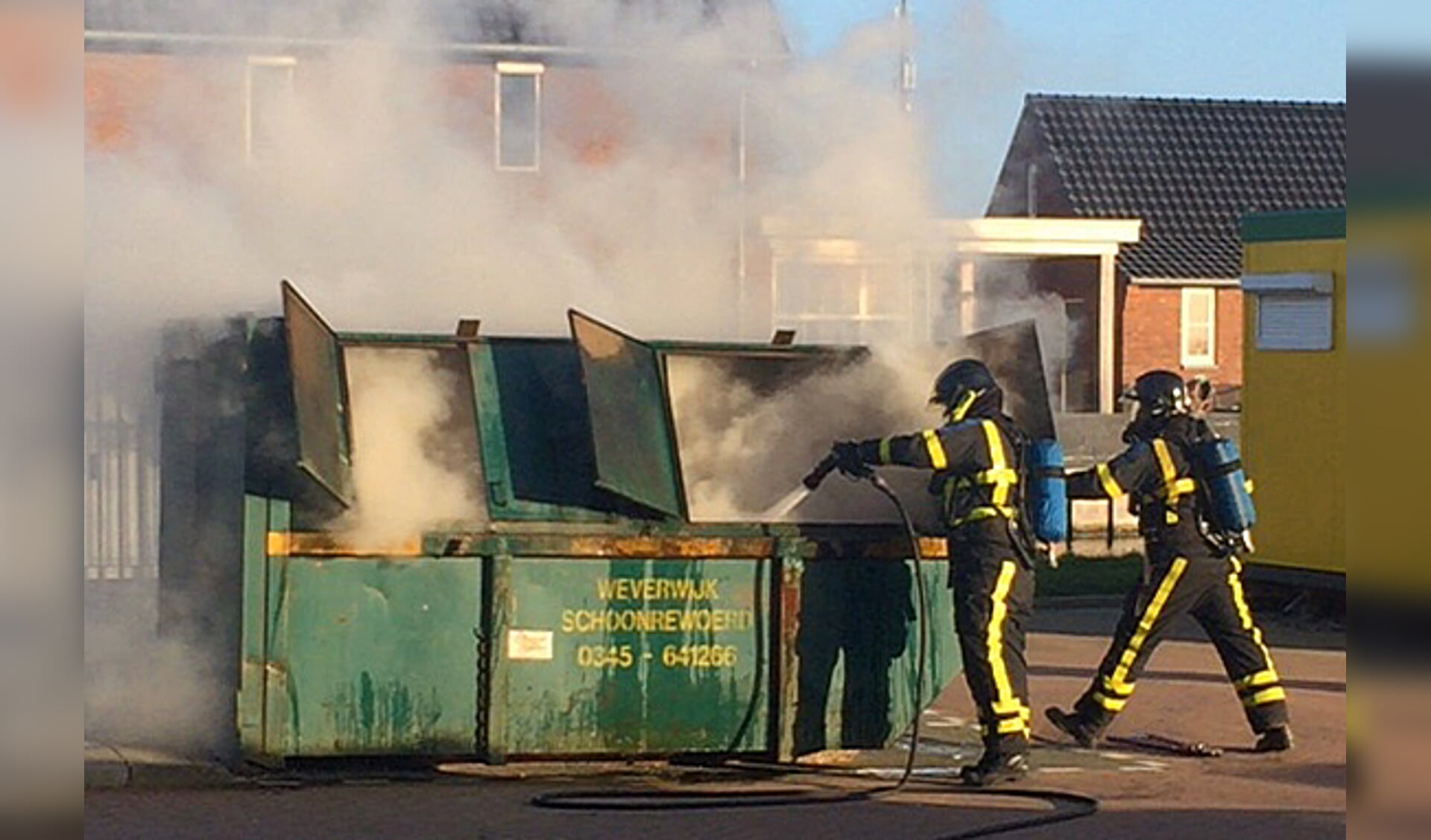 Containerbrand in de Tielmanstraat in Molenaarsgraaf.