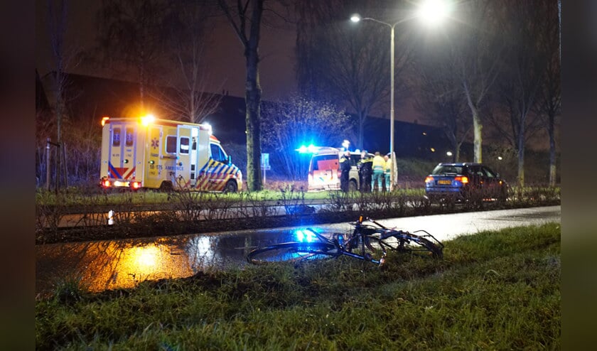• Het 16-jarige slachtoffer werd op de fiets geschept door een 19-jarige automobilist. (foto: Etiënne Hessels - ZHZ Actueel)