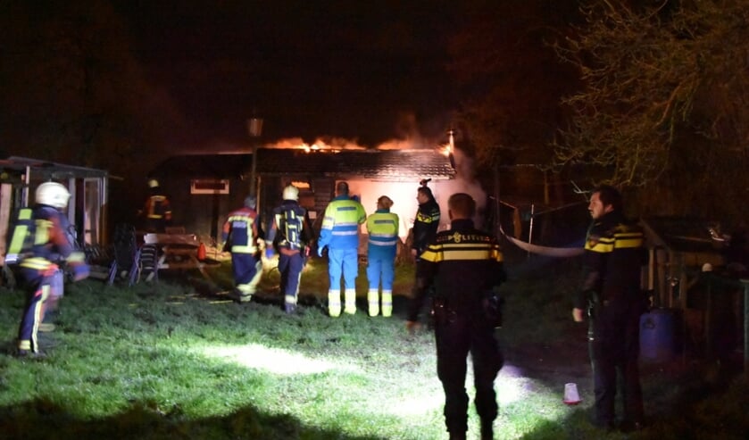 • Alle hulp kwam voor de bewoner van de chalet helaas te laat. Foto: AS Media