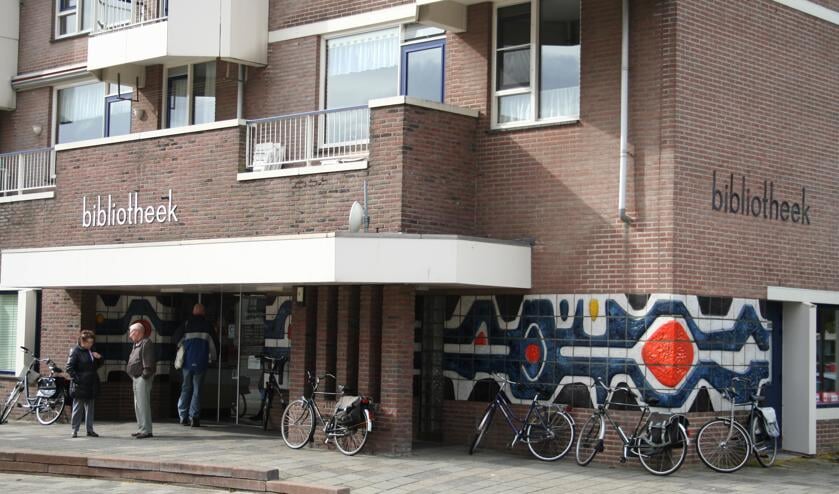 <p>• De entree van de voormalige bibliotheek aan de Markt.</p>