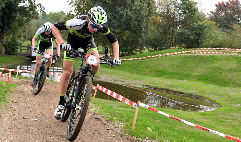 • Verwoede strijd om de overwinning tussen Jesse Bikker en Wim de Bruin.