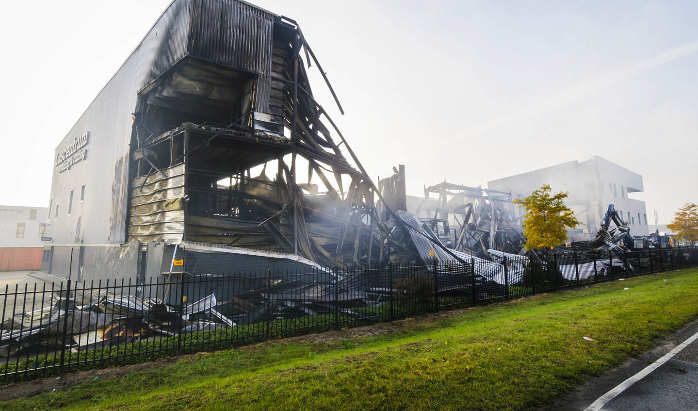 Het volledige bedrijf is door het vuur verwoest. Foto: Richard van Hoek