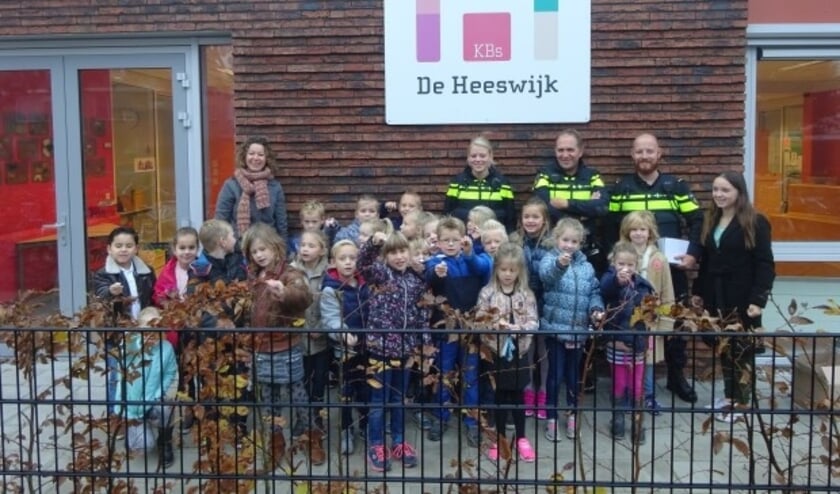 Op de foto met de drie agenten!