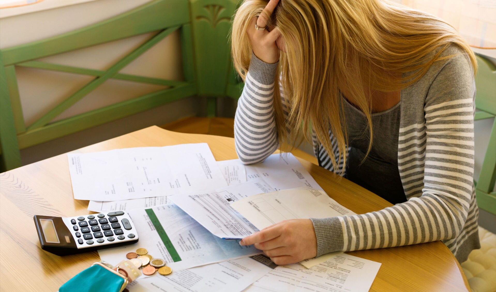 • Mensen met financiële problemen kunnen hulp krijgen van Avres.