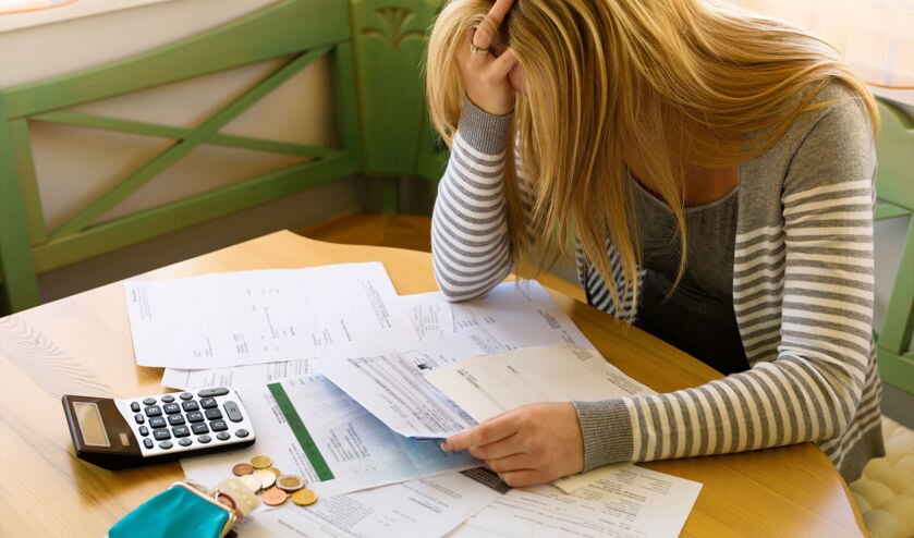 <p>• Mensen met financiële problemen kunnen in sommige gevallen een beroep doen op gemeentelijke regelingen.</p>