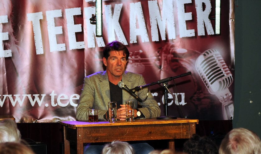 <p>Twan Huys in De Teerkamer in Woudrichem.</p>