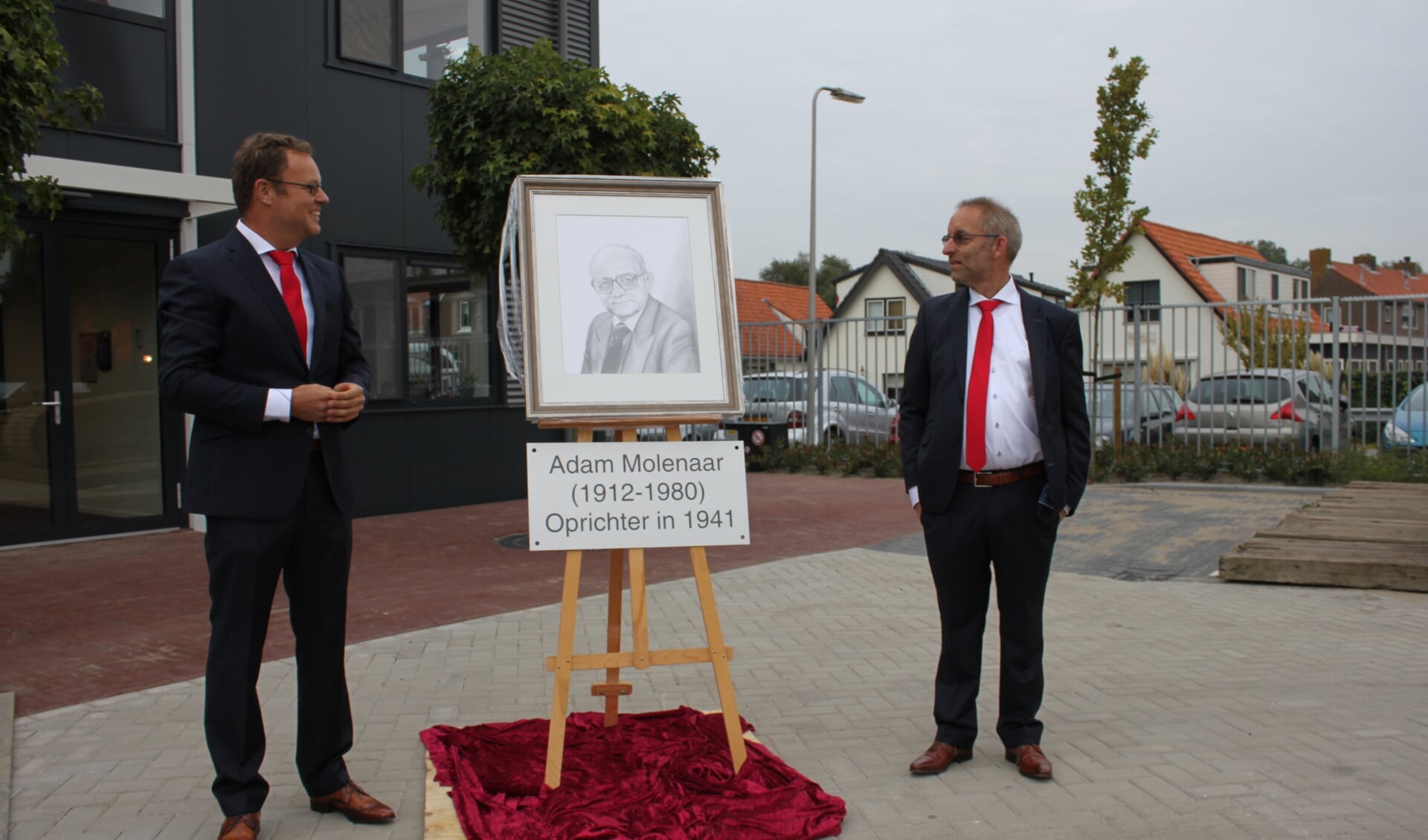 • Marc Molenaar (links) en André Molenaar: jubileum en opening nieuwe locatie. (foto: Jan Timmer)