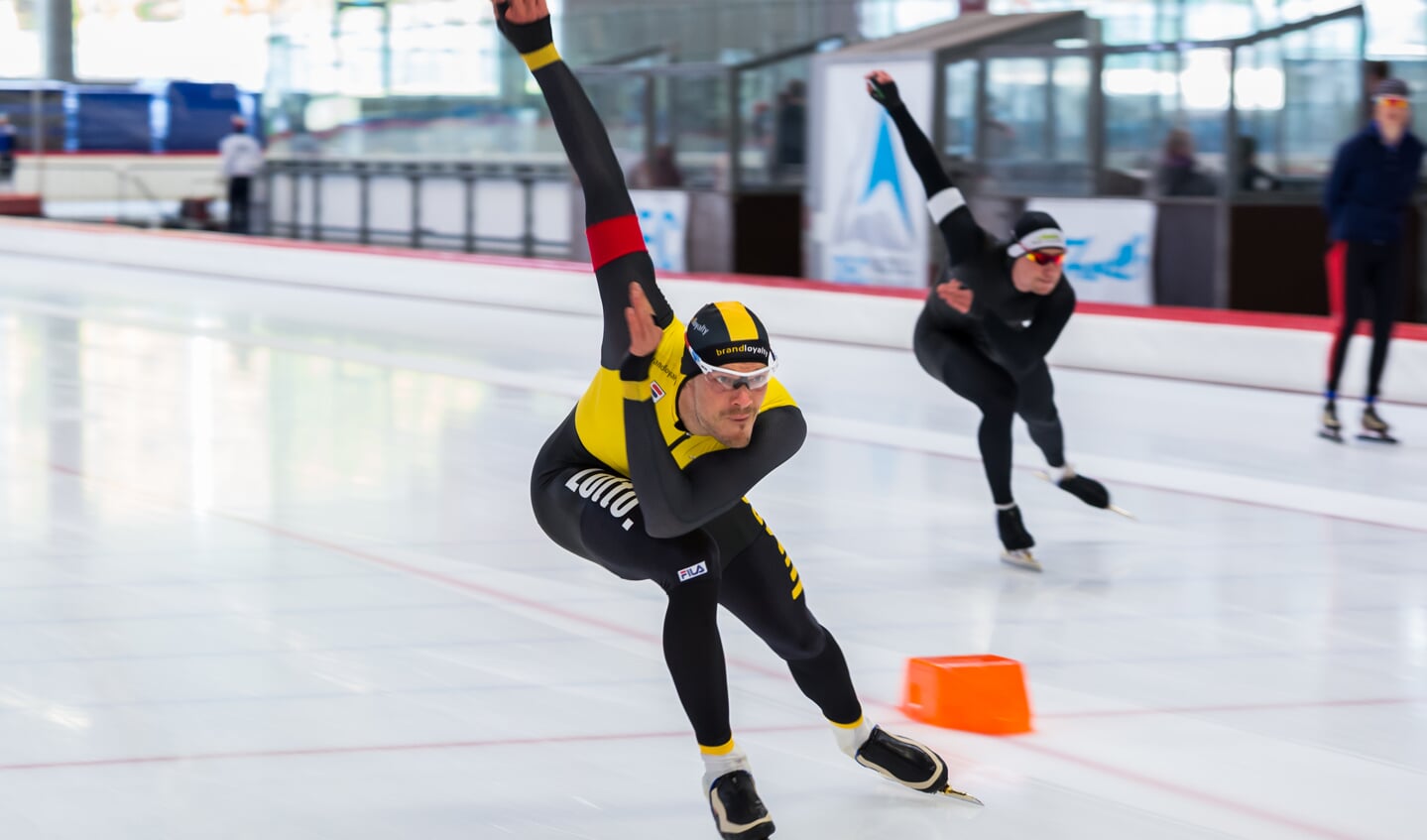 • Hein Otterspeer verbeterde in Inzell zijn persoonlijk record op de 1.500 meter.