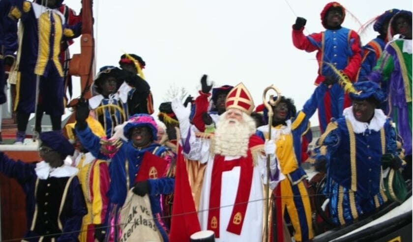 Zaterdag meert de stoomboot met Sinterklaas weer aan op het Vuykterrein.