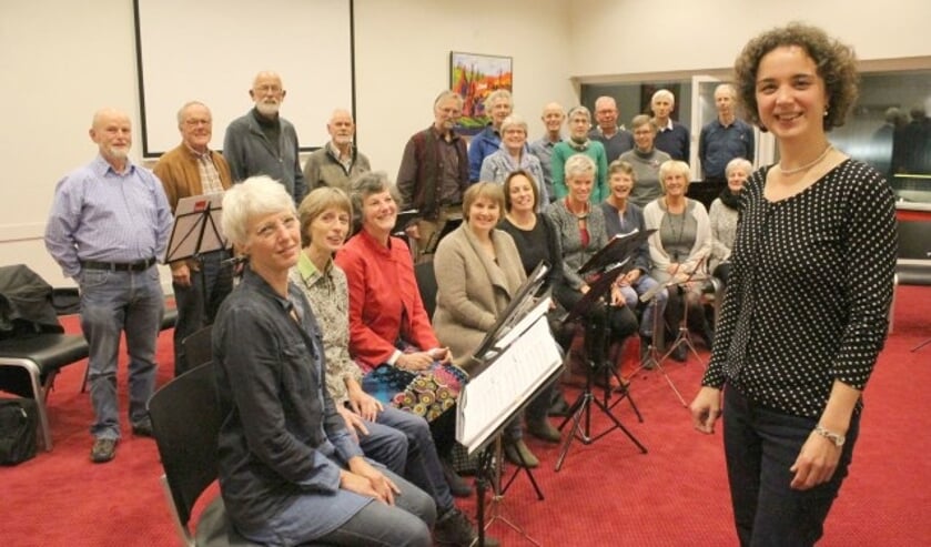 Het 35-jarig IJsselsteins Kamerkoor brengt met dirigent Marilou Krouwel een bijzonder lustrumconcert. (Foto: Lysette Verwegen)