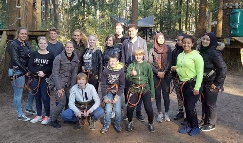 Een groep jonge mantelzorgers mocht zich uitleven in het Klimbos. FOTO: Dominique Korver