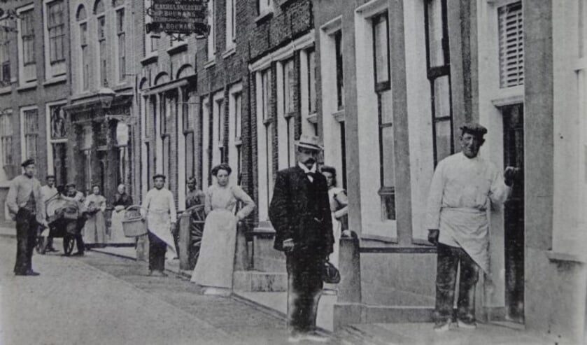 De Korte Havenstraat in Oudewater zoals die er voor 1905 uit heeft gezien.  