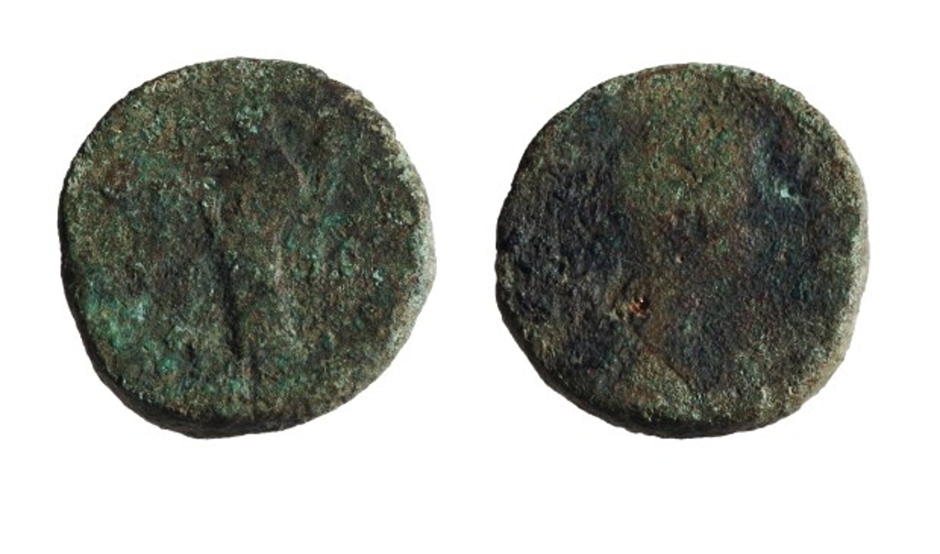 Beide zijden van de Romeinse munt. (Foto: Alexander van de Bunt)