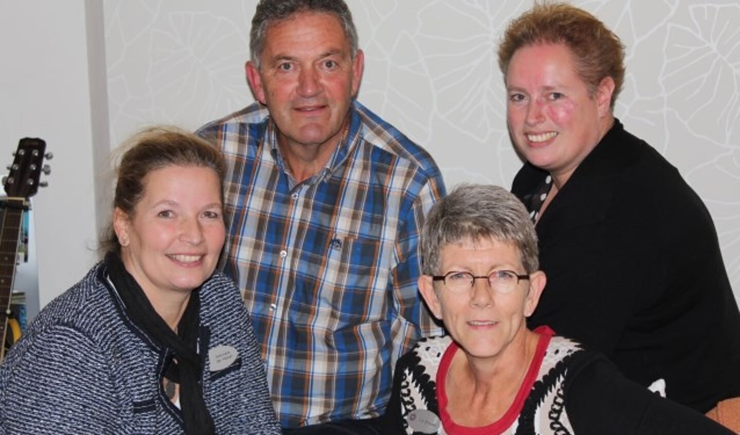 Antoinette van Herpen, Jules Hendriks, Alie Schouten en Gerbiene van den Oever vormen met veel vrijwilligers en professionals van het Hospice IJsselstein een geolied team. (Foto: Lysette Verwegen)