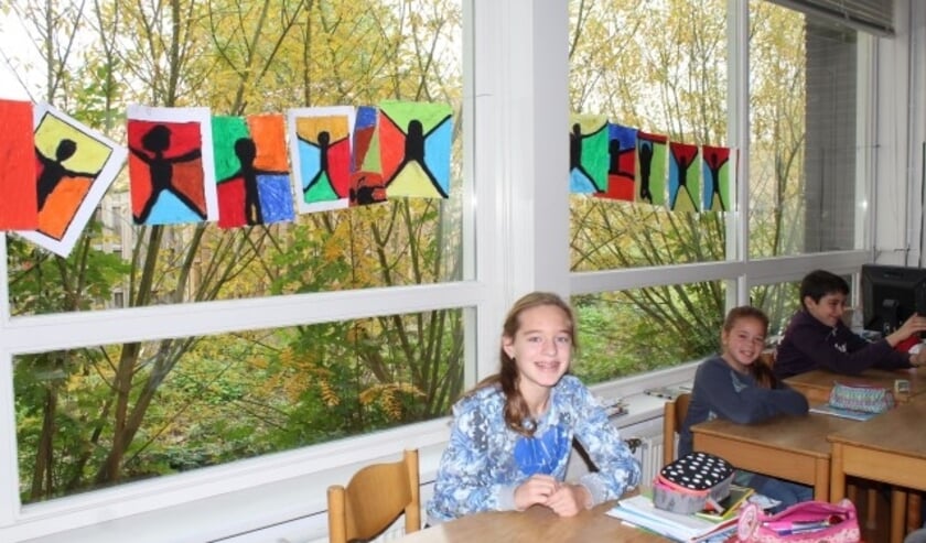 Ook voor de leerlingen mag het groen wel wat minder, want naar buiten kijken is er niet meer bij. FOTO: Lysette Verwegen