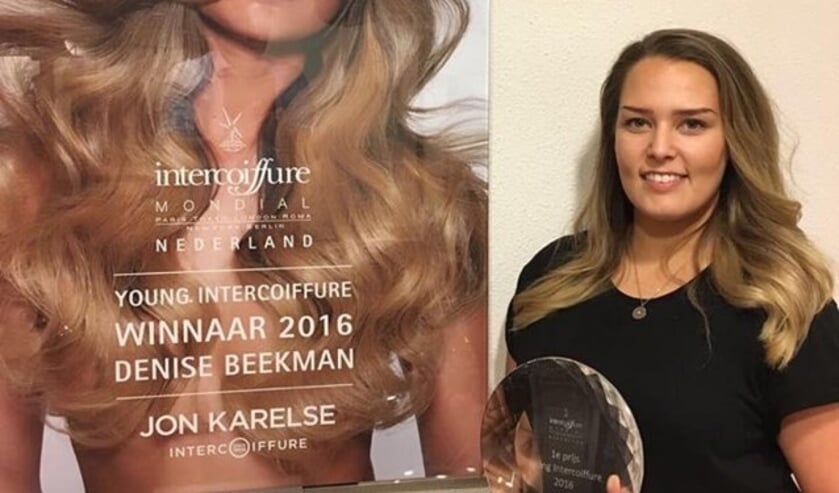 Denis Beekman met haar kampioensschaal (ingezonden foto)