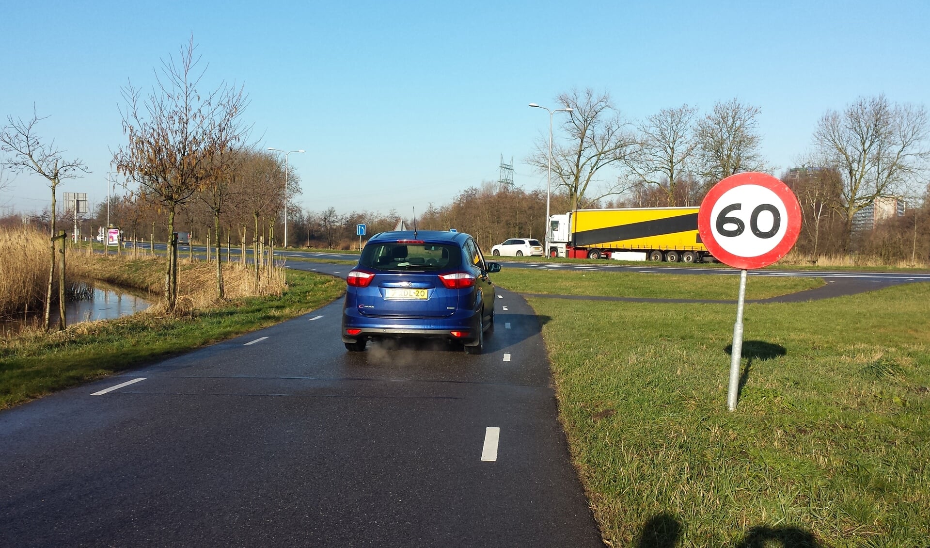 • Ventweg langs de N210 nabij Krimpen aan den IJssel. 